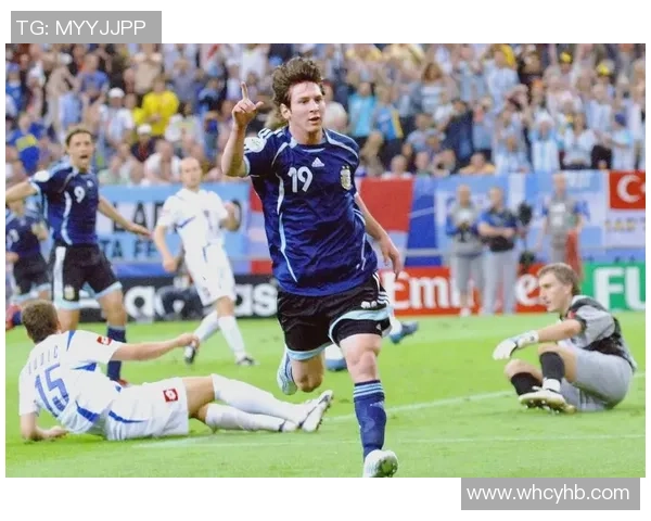 英国与卡塔尔足球球星的跨国传奇之路与赛场荣耀